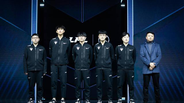 而且国王管 而且国王管